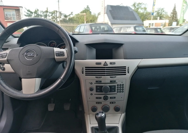 Opel Astra cena 14900 przebieg: 200000, rok produkcji 2008 z Gniezno małe 191
